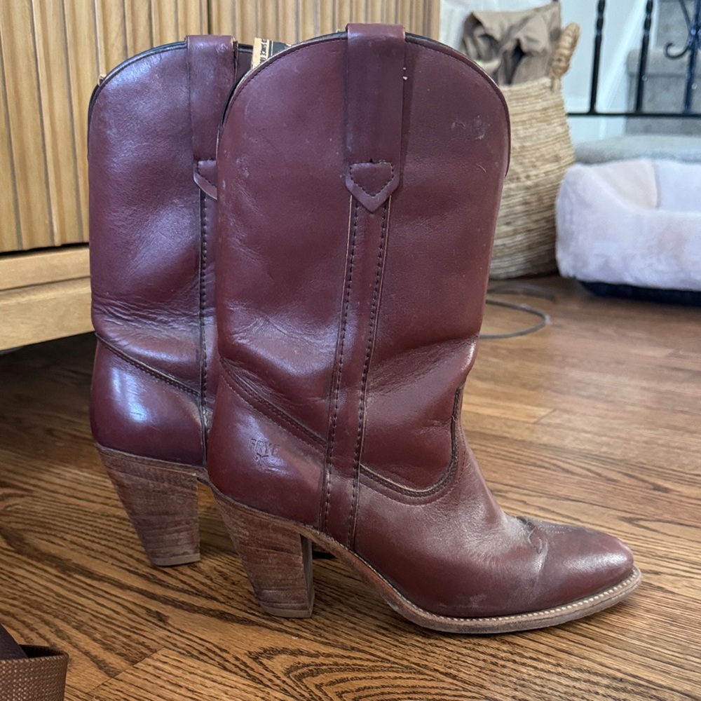 Frye Vintage Women's Burgundy Leather Heeled Western Boots